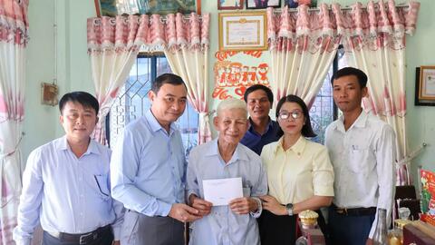 KHÁNH CƯỜNG TỔ CHỨC 06 ĐOÀN THĂM, TẶNG QUÀ GIA ĐÌNH CHÍNH SÁCH NHÂN DỊP KỶ NIỆM 79 NĂM NGÀY THƯƠNG BINH – LIỆT SĨ