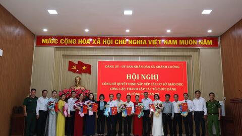 KHÁNH CƯỜNG: CÔNG BỐ QUYẾT ĐỊNH VỀ SẮP XẾP CÁC CƠ SỞ GIÁO DỤC CÔNG LẬP, THÀNH LẬP CÁC TỔ CHỨC ĐẢNG VÀ CÔNG TÁC CÁN BỘ TẠI CÁC TRƯỜNG