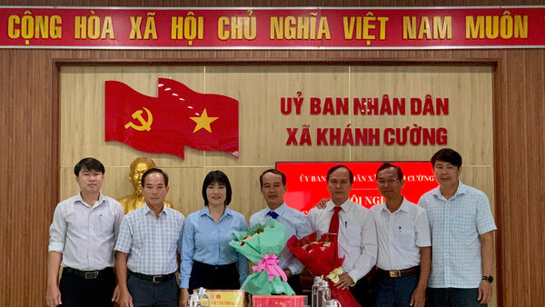 UBND XÃ KHÁNH CƯỜNG TỔ CHỨC HỘI NGHỊ CÔNG BỐ QUYẾT ĐỊNH VỀ CÔNG TÁC CÁN BỘ