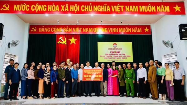 Uỷ ban Mặt trận Tổ quốc Việt Nam xã Khánh Cường tổ chức Lễ phát động ủng hộ đồng bào các tỉnh miền Trung - Tây Nguyên bị thiệt hại do mưa lũ.